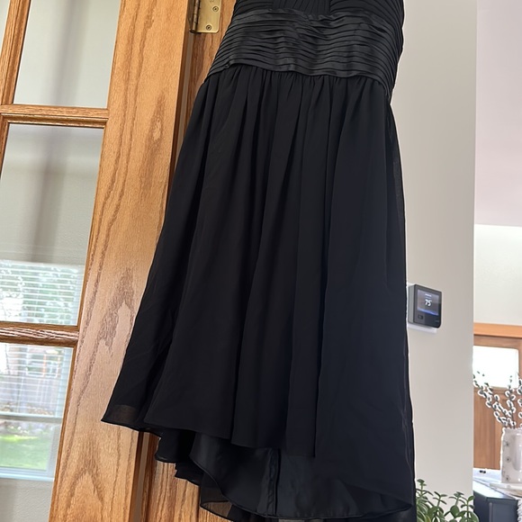 LE CHATEAU DRESS - Picture 2 of 3